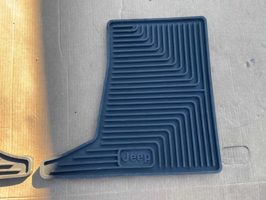 Dywanik gumowe Jeep Grand Cherokee