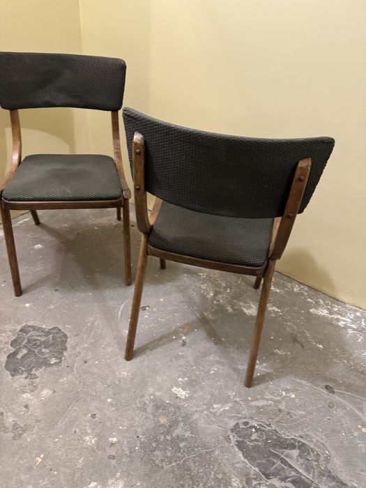 Stare krzesla lite drewno