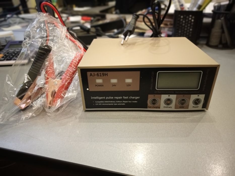 Зарядний пристрій  AJ-619H,чотири режими роботи,20А-12В, 15А-24В