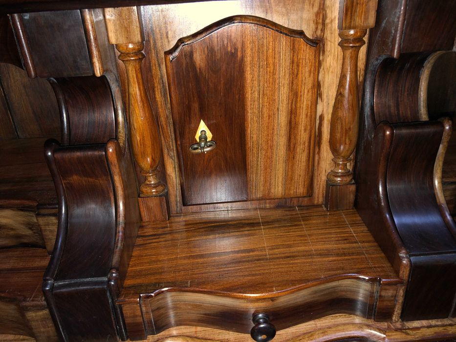 Papeleira estilo D. Maria em pau santo- Saldo