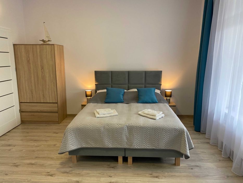 Apartament z aneksem kuchennym i łazienką Przestronny