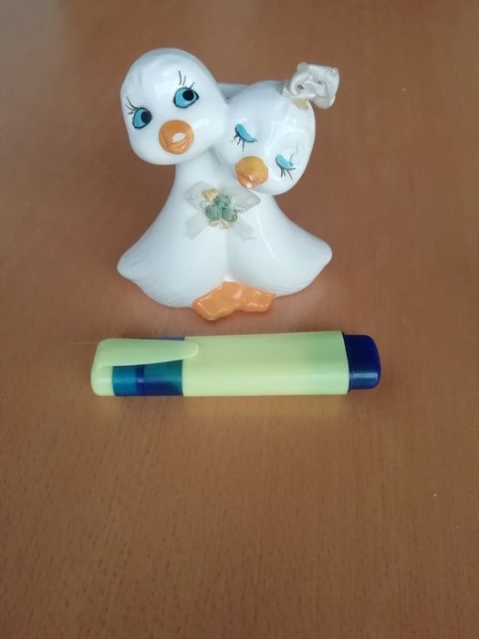 Conjunto de aves em loiça.