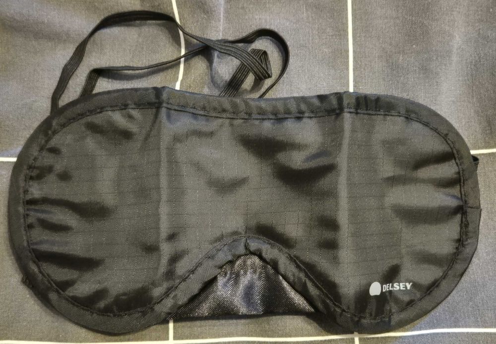 Almofada de viagem insuflável com venda e bolsa Delsey