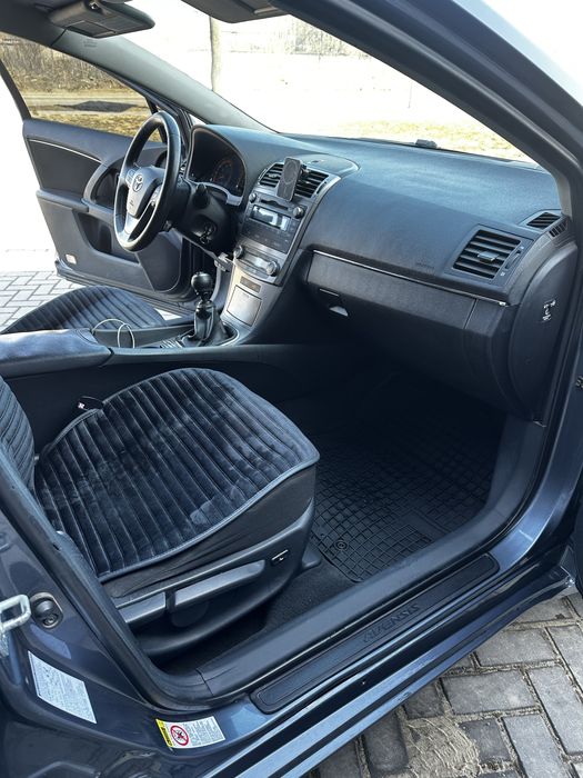 Toyota Avensis 1.8 бензин