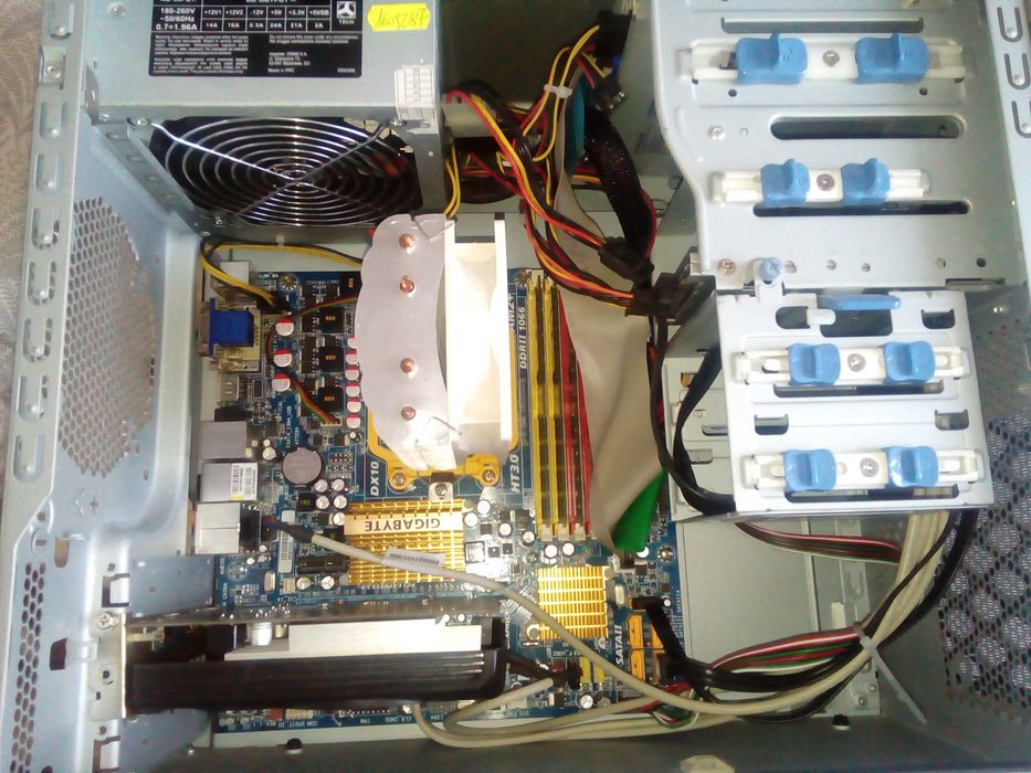 Telewizor Thomson 26HS2246C + komputer stacjonarny