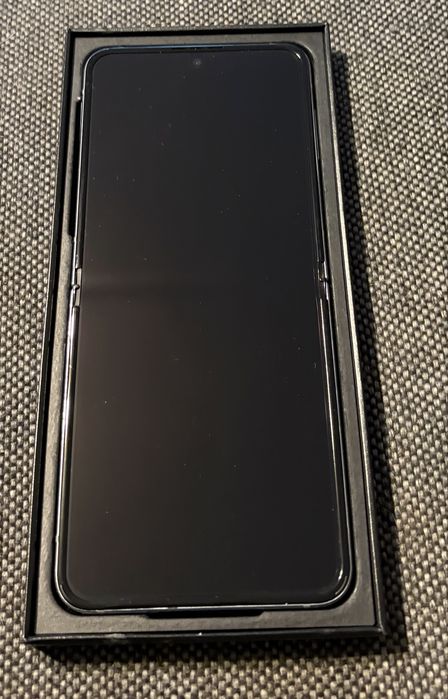 Smartfon Samsung Galaxy Z Flip5 8 GB / 256 GB 5G