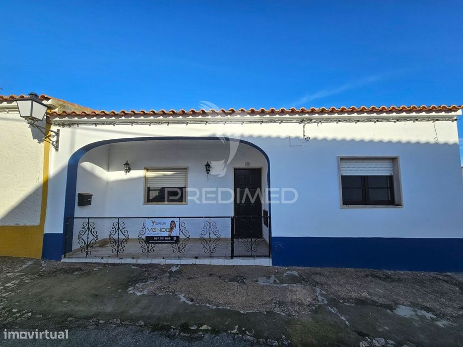 Moradia T3 com quintal e garagem em Casével, concelho de Castro Verde.