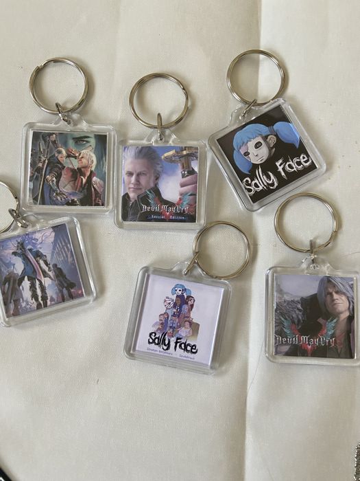 Брелки/підвіски/значки по іграм та аніме