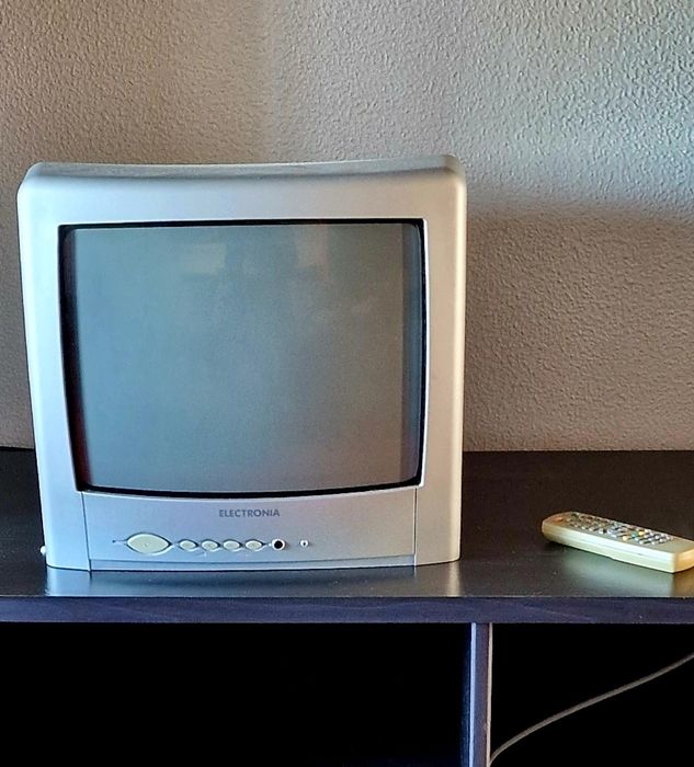 2 TVs pequenas em bom estado