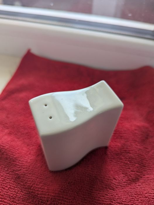 Фарфоровая солонка Villeroy & Boch