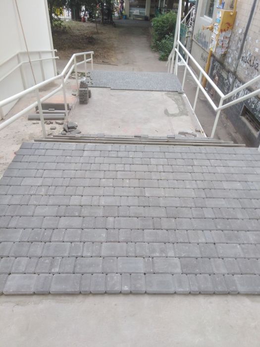 Укладка тротуарной плитки благоустройство участков демонтаж ...