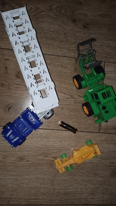 Машинки для хлопчиків(автовоз , трактор)