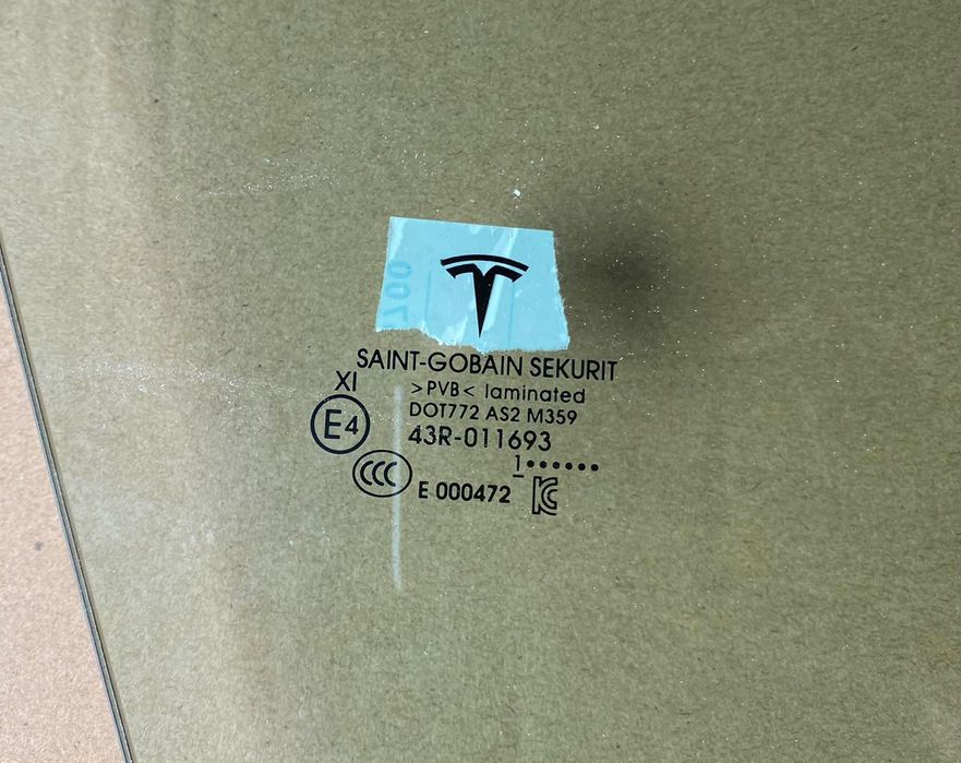 Скло подвійне дверей передніх Tesla model 3 замінник та оригінал