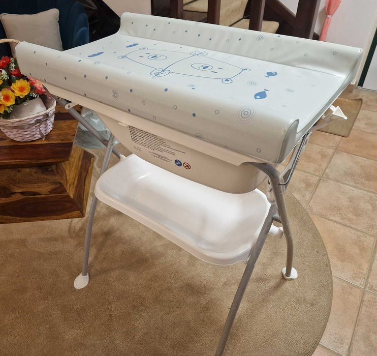 Banheira com Muda-Fraldas para Bebé – Excelente Estado