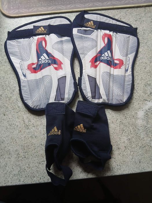 Захист Щитки футбольні adidas. Нові.