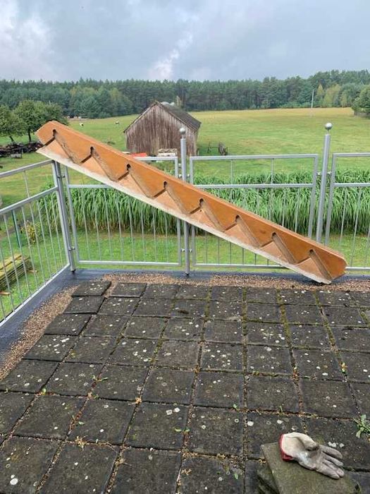 Schody z demontażu-poniemieckie-dwupiętrowe-solidne