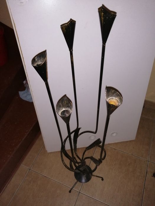 Świecznik czarny złoty metalowy design