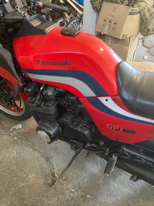 Kawasaki GPZ 750