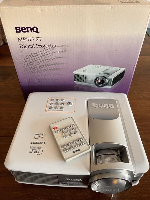 Projetor de cinema BenQ MP515 ST com comando