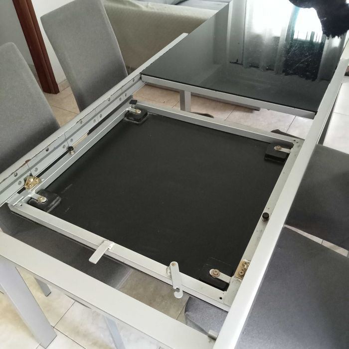 Mesa de jantar de vidro extensível
