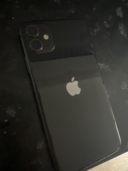 Iphone 11 black.