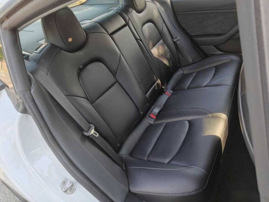 Tesla Model 3 Long Range      2022
