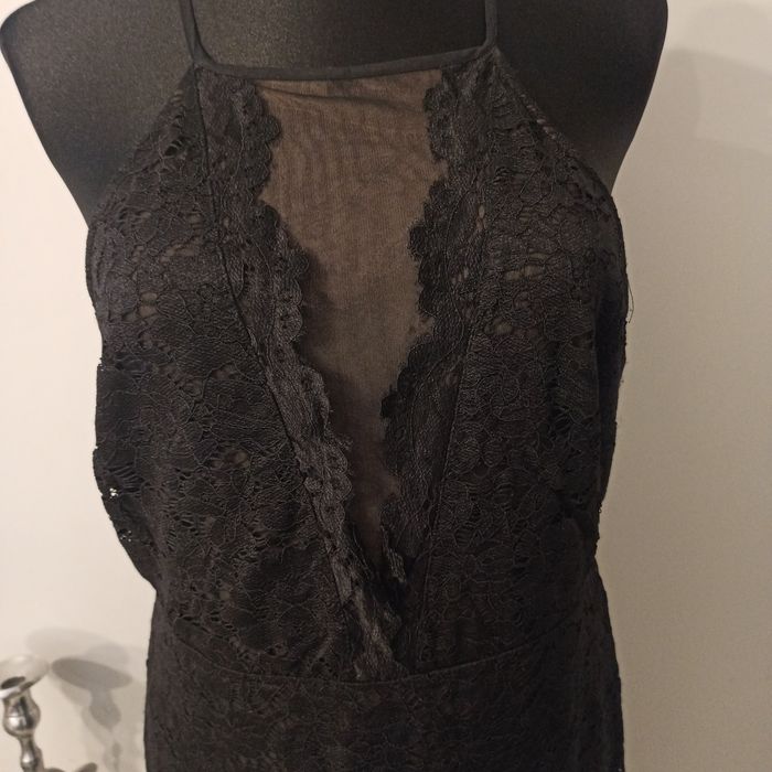 Czarna koronkowa sukienka New Look