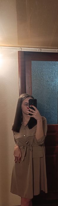 Гарненька жіноча сукня