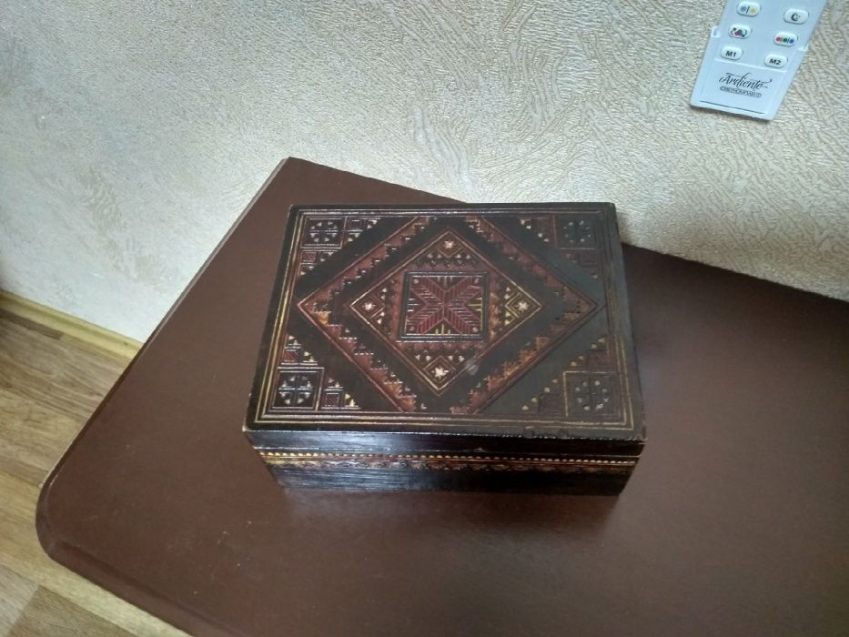 Шкатулки. Дерево. Сандаловое дерево. Индия. Карболит. Советские.