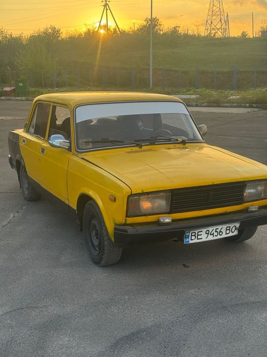 Автомобіль ваз 2105