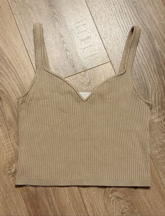 Топ H&M трикотажний  у рубчик з V-подібним вирізом L