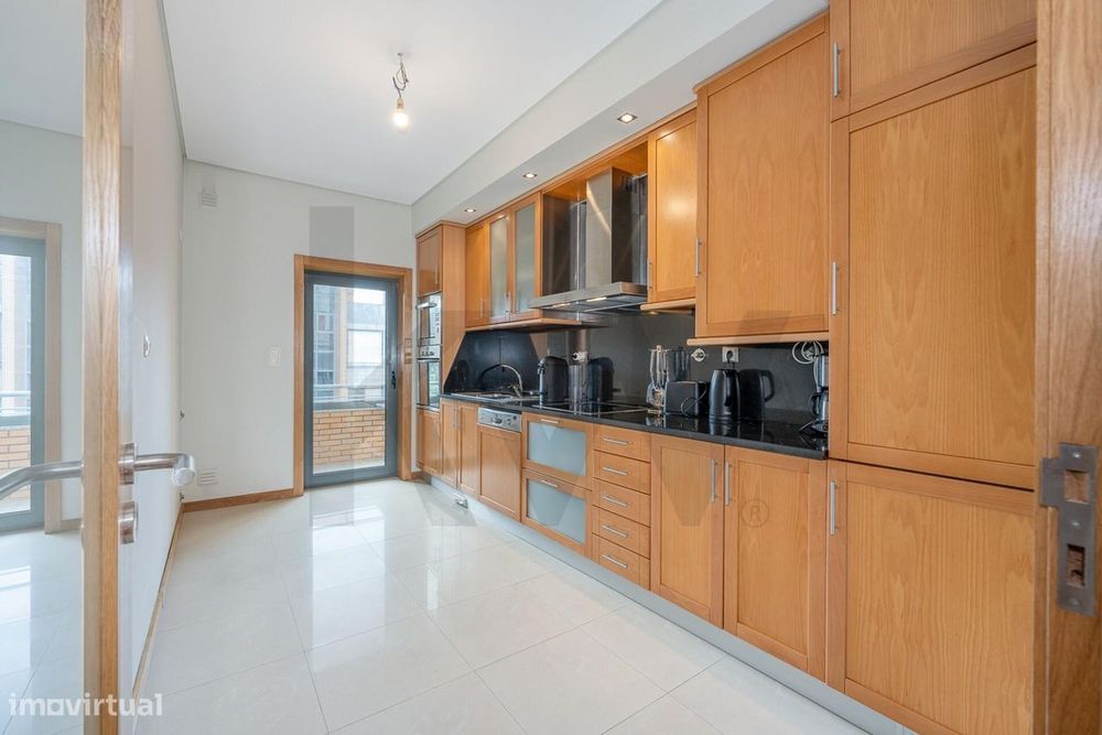 Apartamento T3 com rooftop com vista mar e garagem fechada | Vila Prai