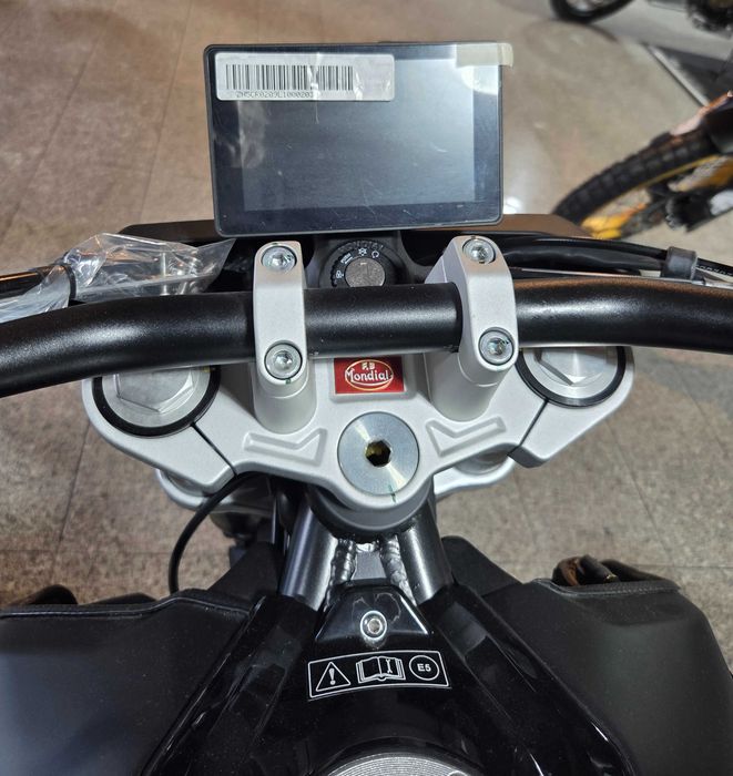 Motociclo novo,  modelo Flat Track 125, zero km, motor Aprilia