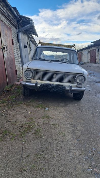 Vaz 2101 avto 1977r v. Na hody