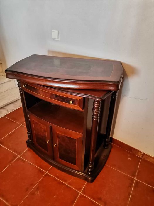 móvel tv com tampo rotativo