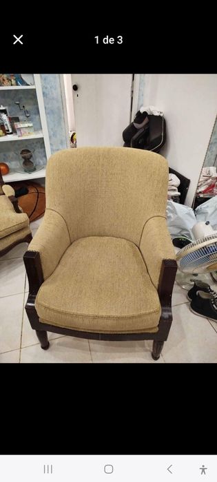 Poltrona vontage  em tecido e madeira. nogueira trabalhada.