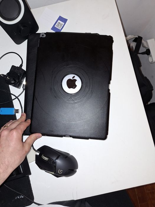 Electronics Lot - iPad and Others464467404732518401