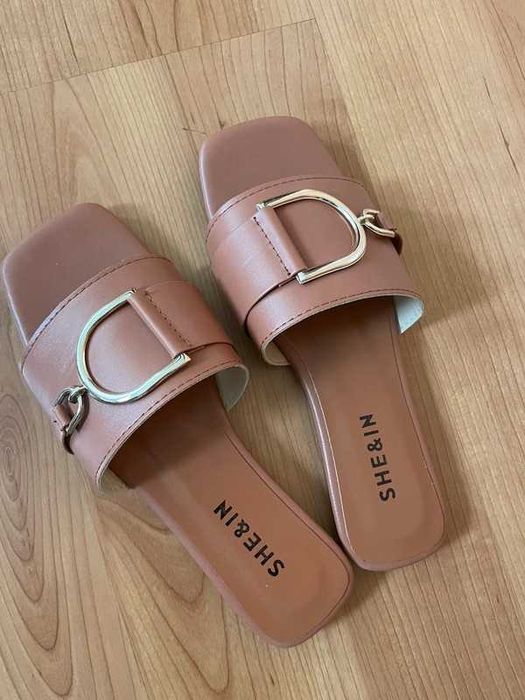 Sandálias Castanhas