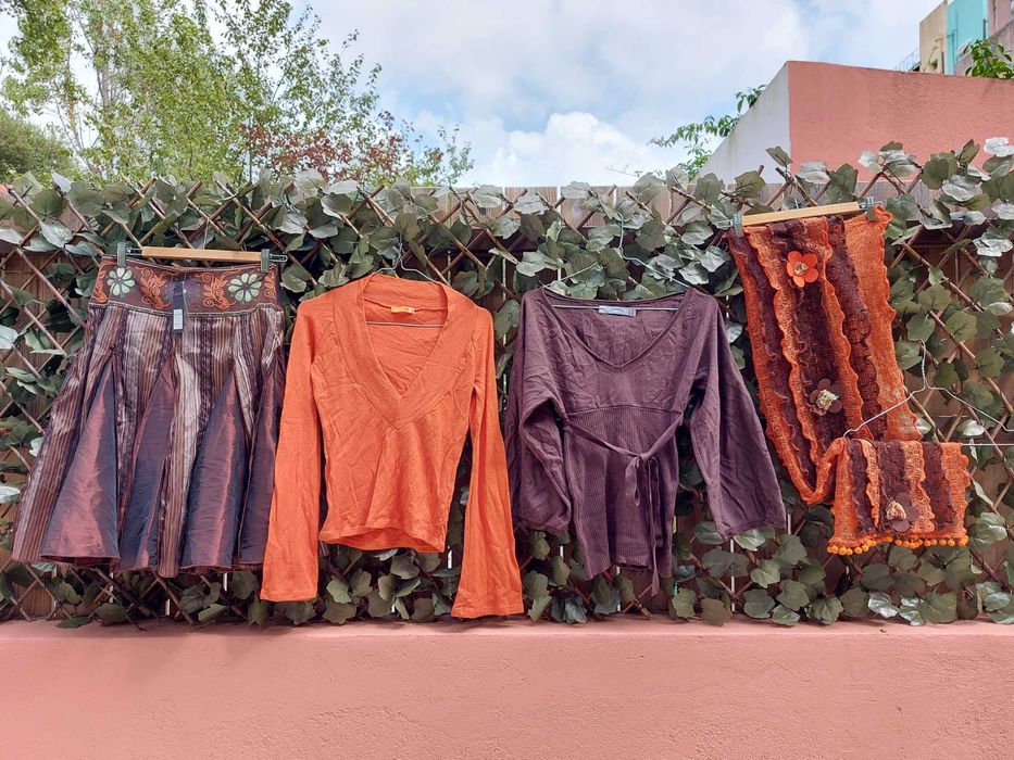 Conj. 4 Peças Tam S - 1 Saia nova bordada + 2 Camisolas + 1 Cachecol