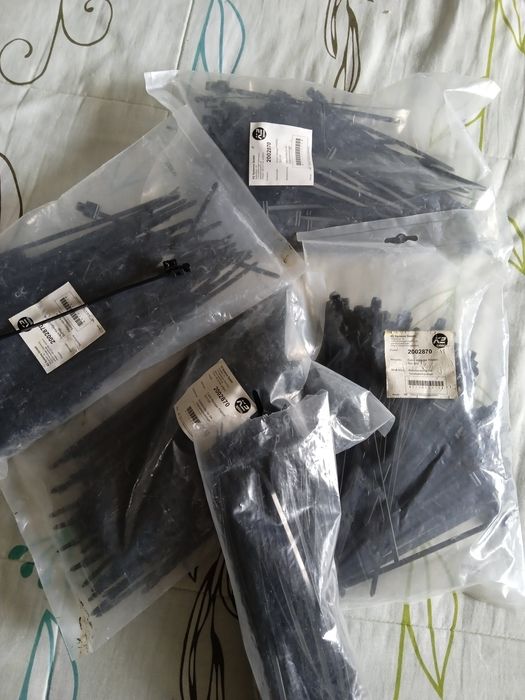 Cerflex para fixação de cabos ou fios elétricos