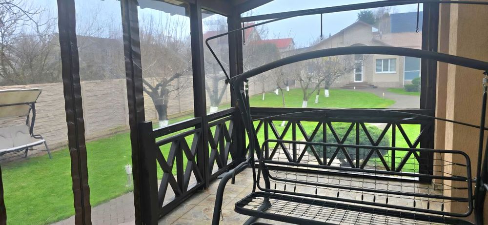 без комісії с.Чайки поруч з Києвом сучасний котедж