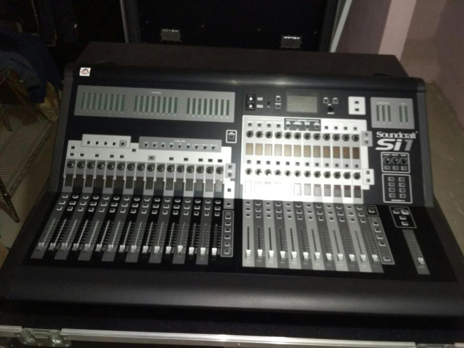 Цифровой микшерный пульт Soundcraft Si1