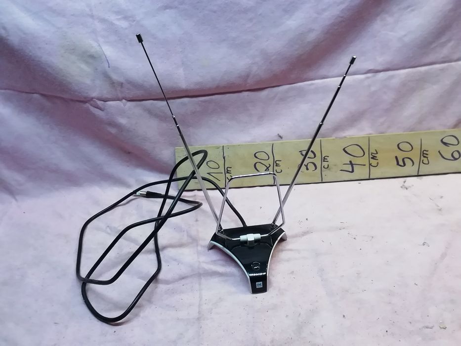 Antena pokojowa do telewizora.