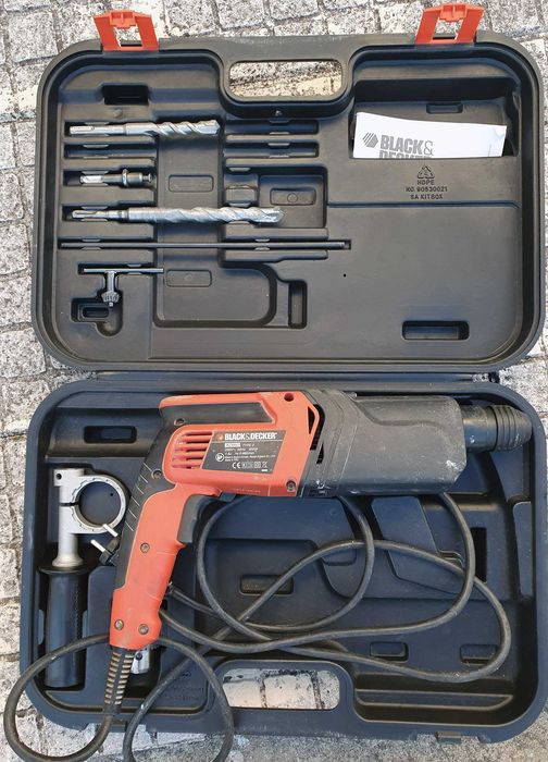 Berbequim / martelo sds Black Decker modelo KD860 com a mala