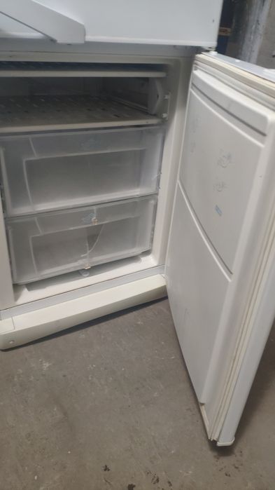 Холодильник Indesit