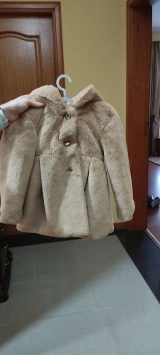 Casaco com pêlo e capuz Mayoral
