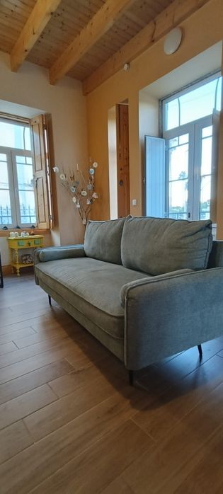 Sofá de 3 Lugares Estilo Mid-Century - Verde Água Texturizado (Quase Novo!)