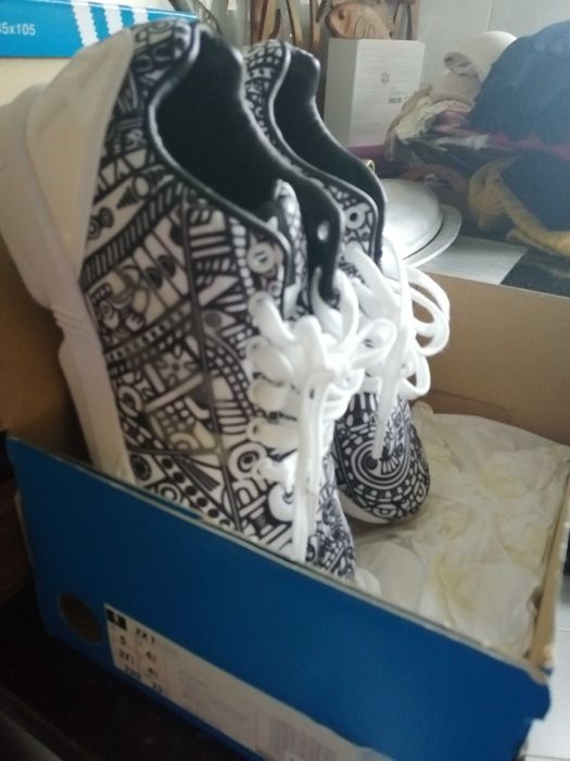 Ténis Adidas 38 marca original NOVOS de 90 eur