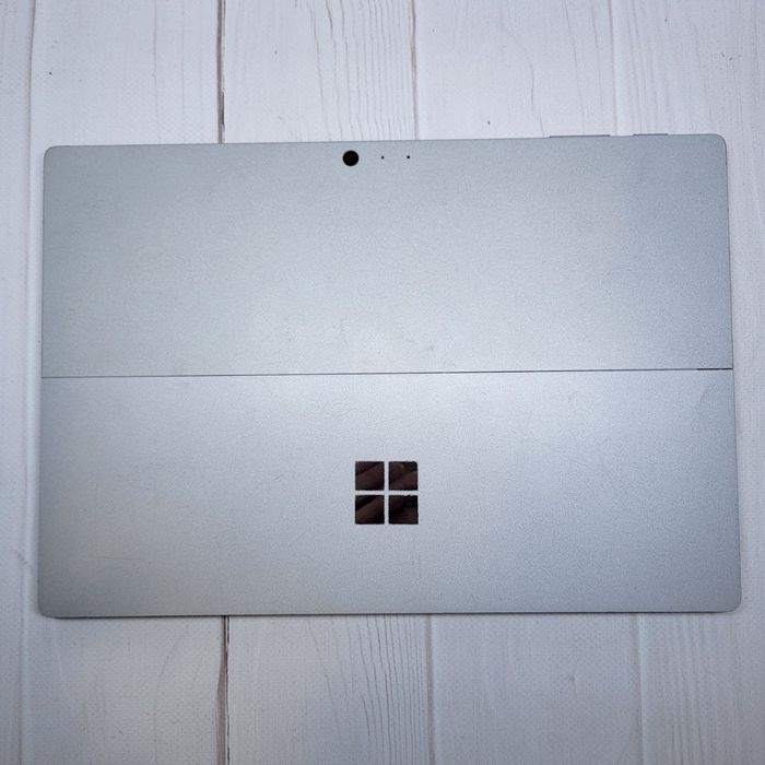 Продам ноутбук Microsoft  Surface Pro 4 1724 | i5-6300U | SSD М2 128 | LPDDR3 4gb
