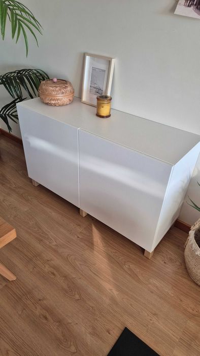 Aparador IKEA (Besta)